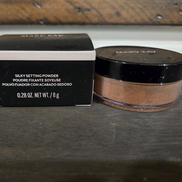 Silky Setting Powder Medium/Bronze new in box Mary kay - Picture 1 of 5